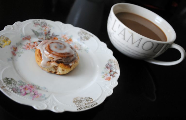 weekend, Saturdays, food, cinnamon roll, breakfast, food blogger, lifestyle blogger