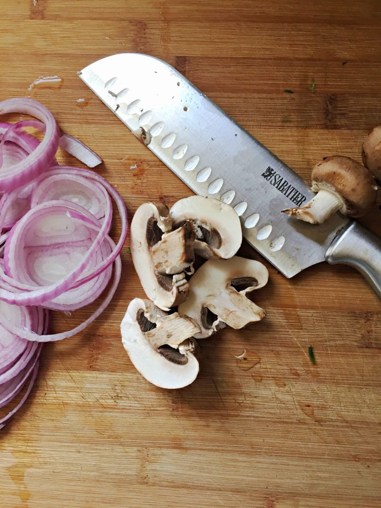 homemade bistro pizza, onions, mushrooms, recipe, pizza recipe, homemade pizza