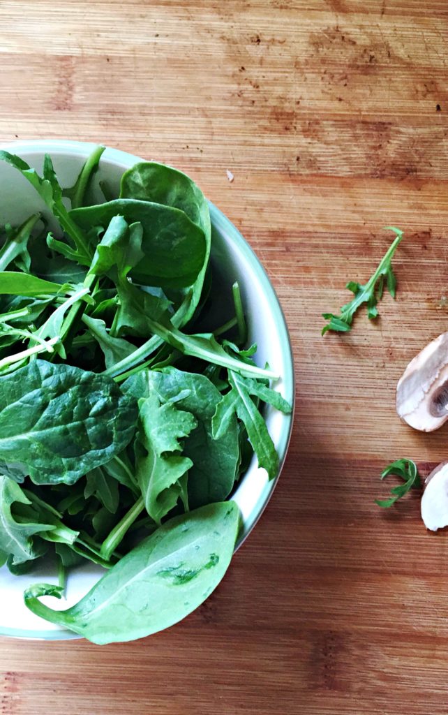 homemade bistro pizza, homemade pizza, spinach, arugula, pizza, fresh ingredients