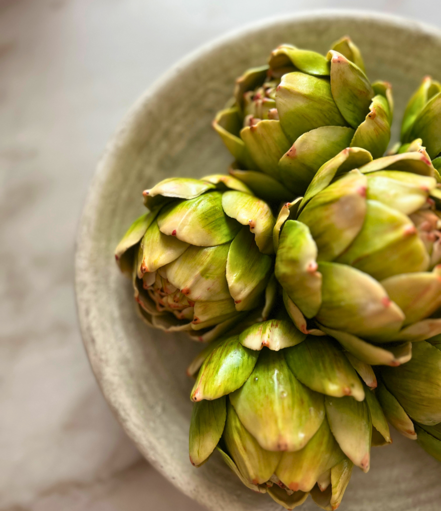 minimal winter decorating ideas for a cozy dining room